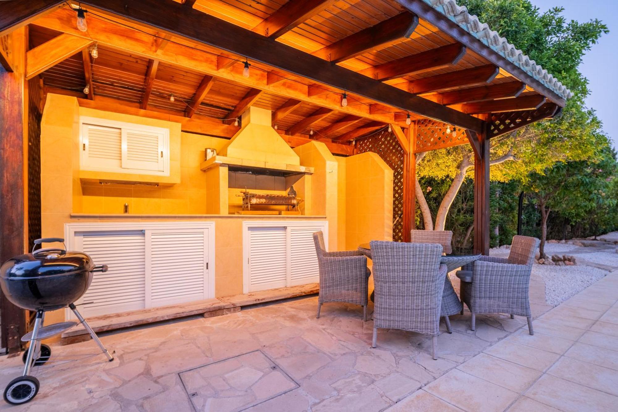 Villa Pontus - Stunning Views & Privacy In Beautiful Garden With Pool & Hot Tub *