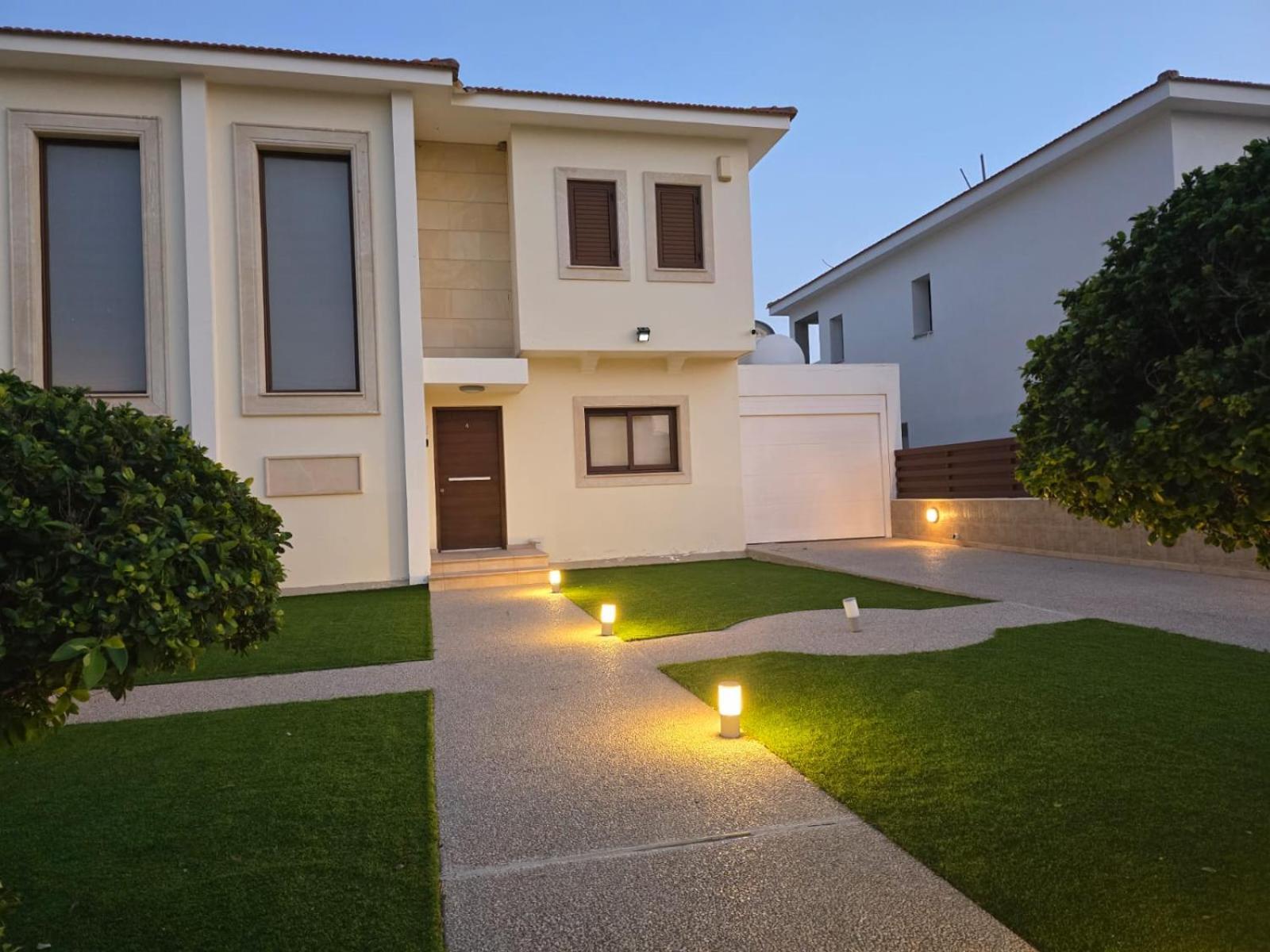 Villa Fabulous Front House With Pool *