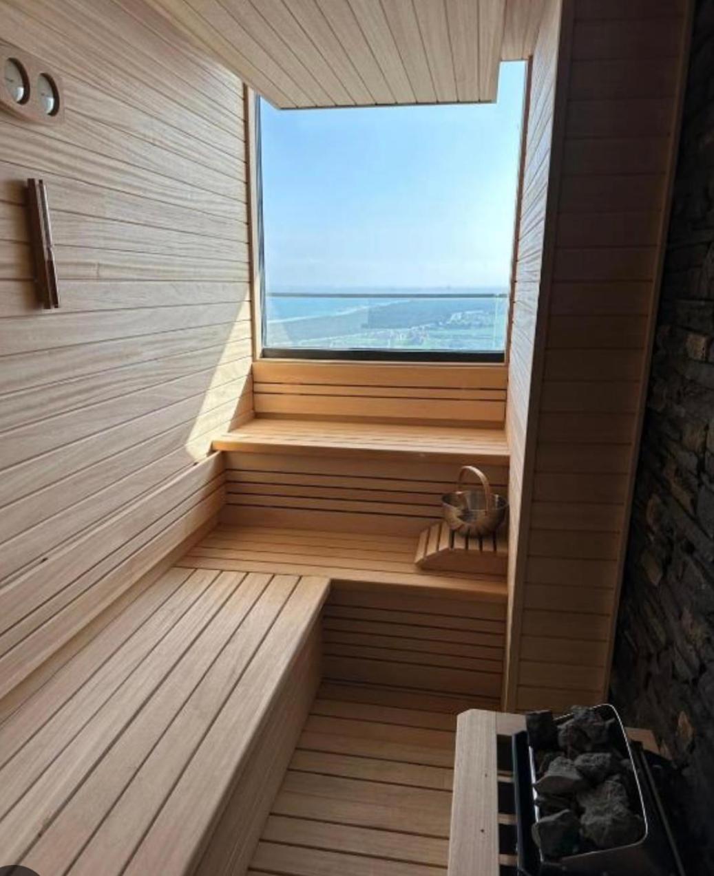 Grand Sapphire Apartment *
