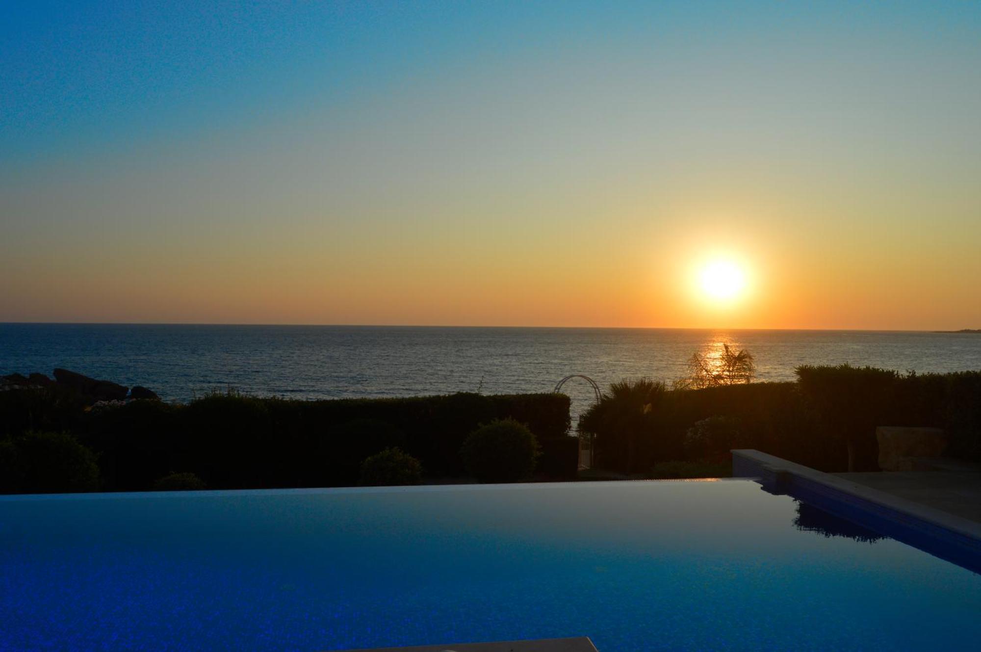 Olymp Luxury C - Seafront Elegance With Infinity Pool And Exclusive Lifestyle Villa Kissonerga