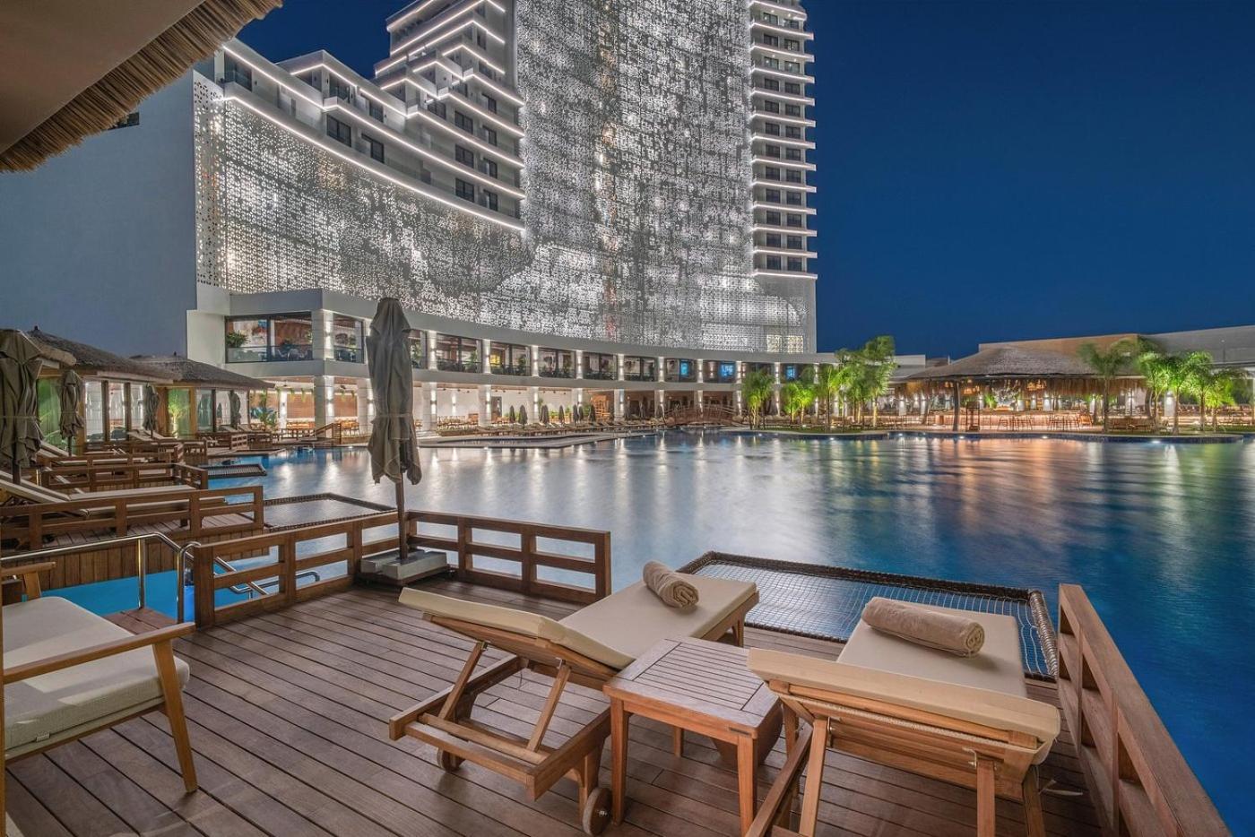 Big Lux 1bdr Grand Sapphire Apartment *