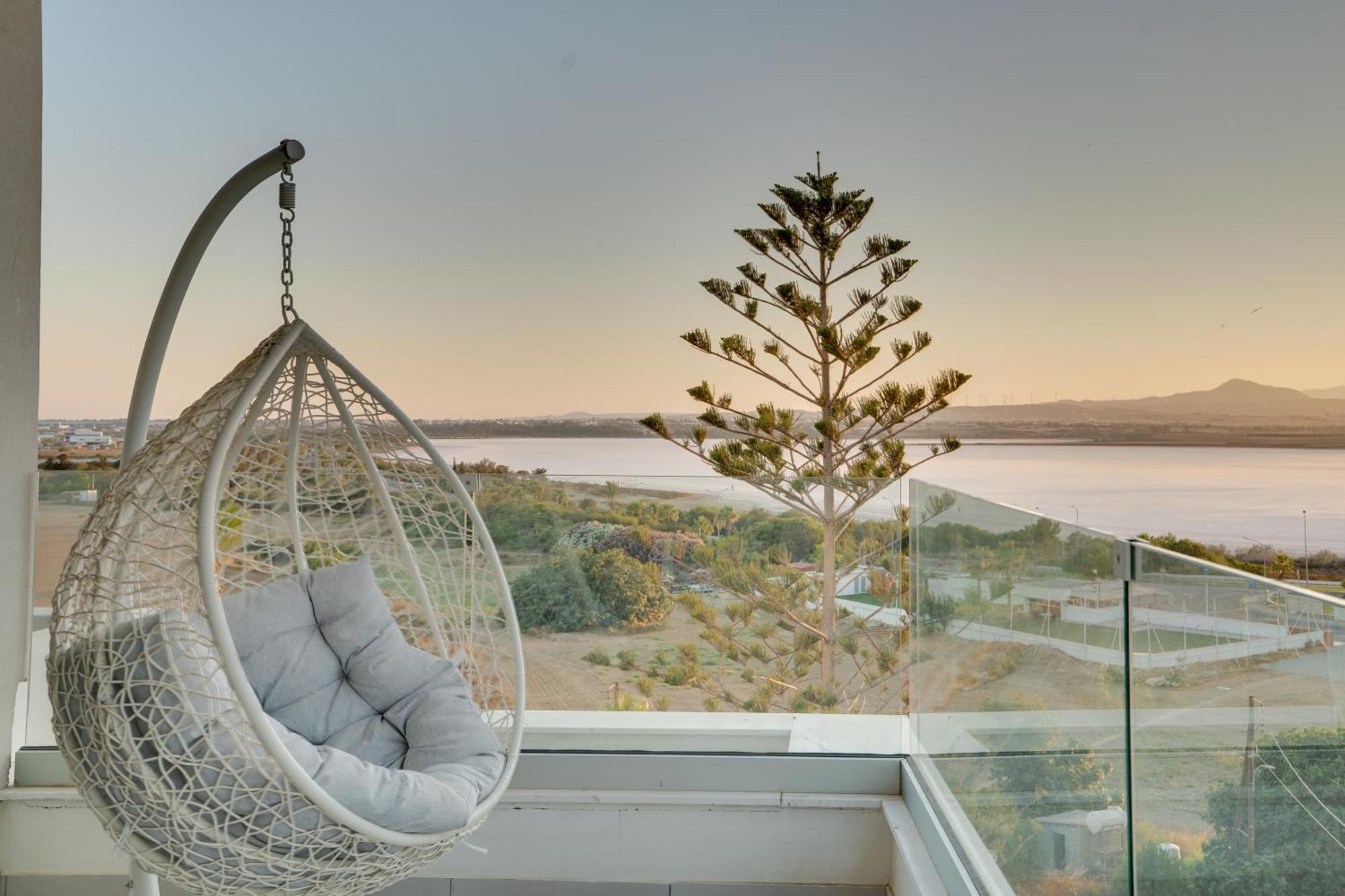 Majestic Sunset Salt Views 300m From Larnaca