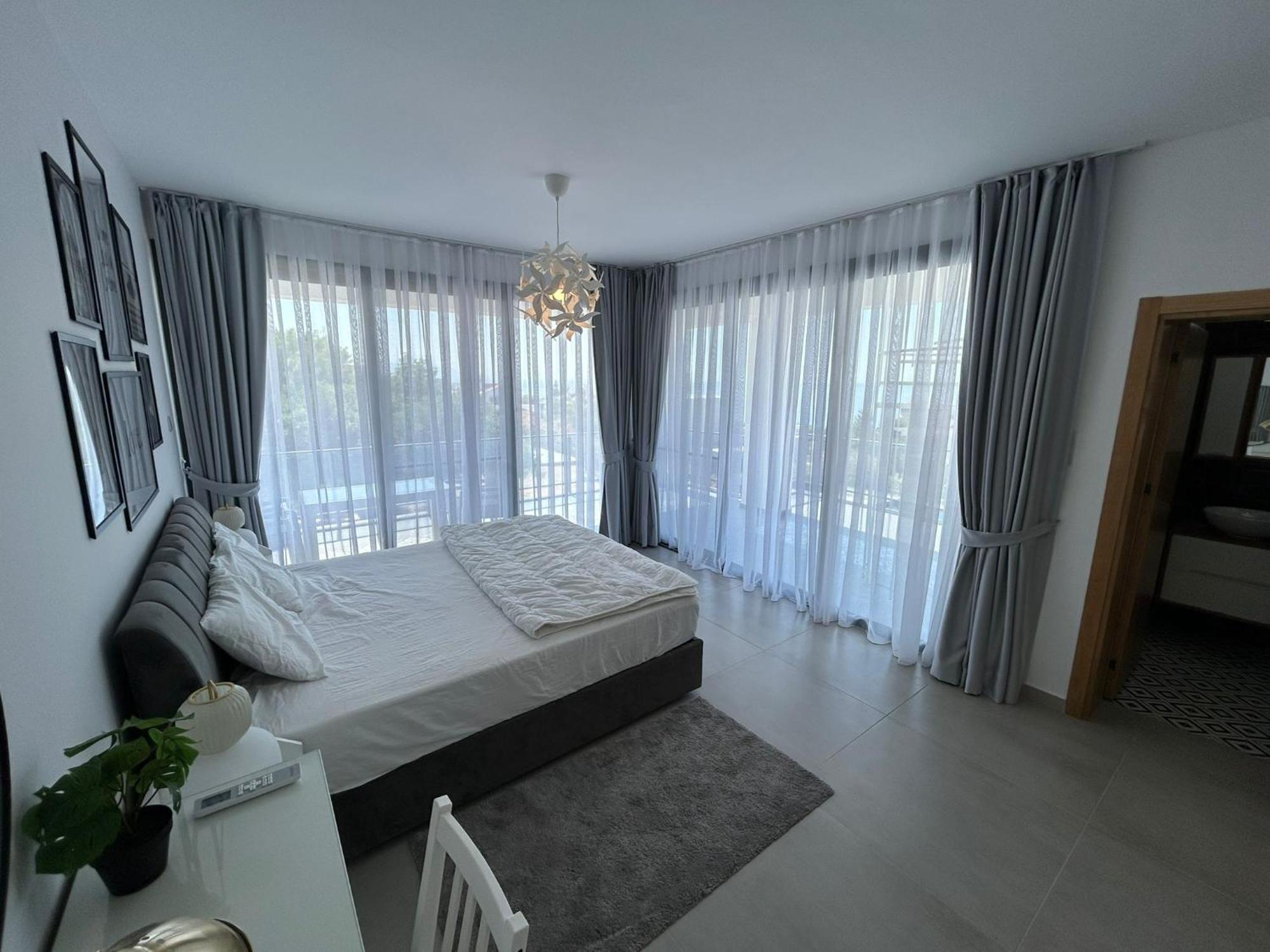 Caesar Cliff Apartment