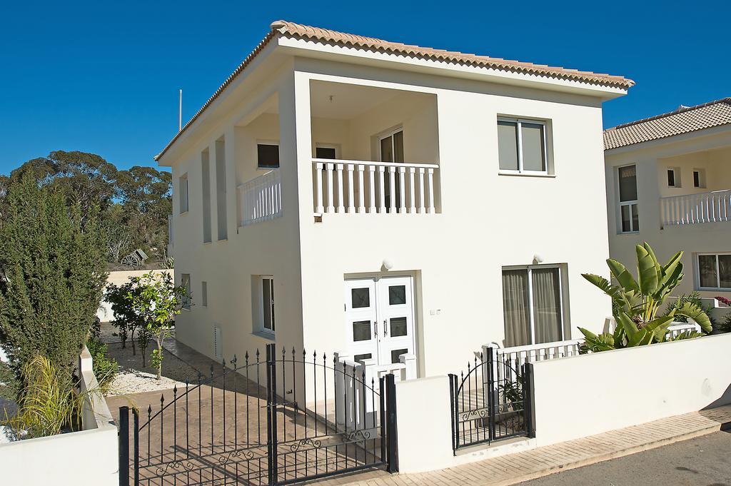 Hara Nissi Beach Villas *