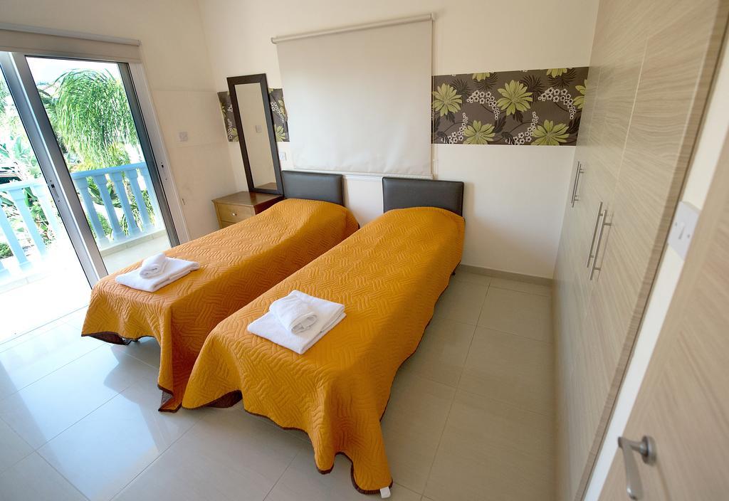 Hara Nissi Beach Villas