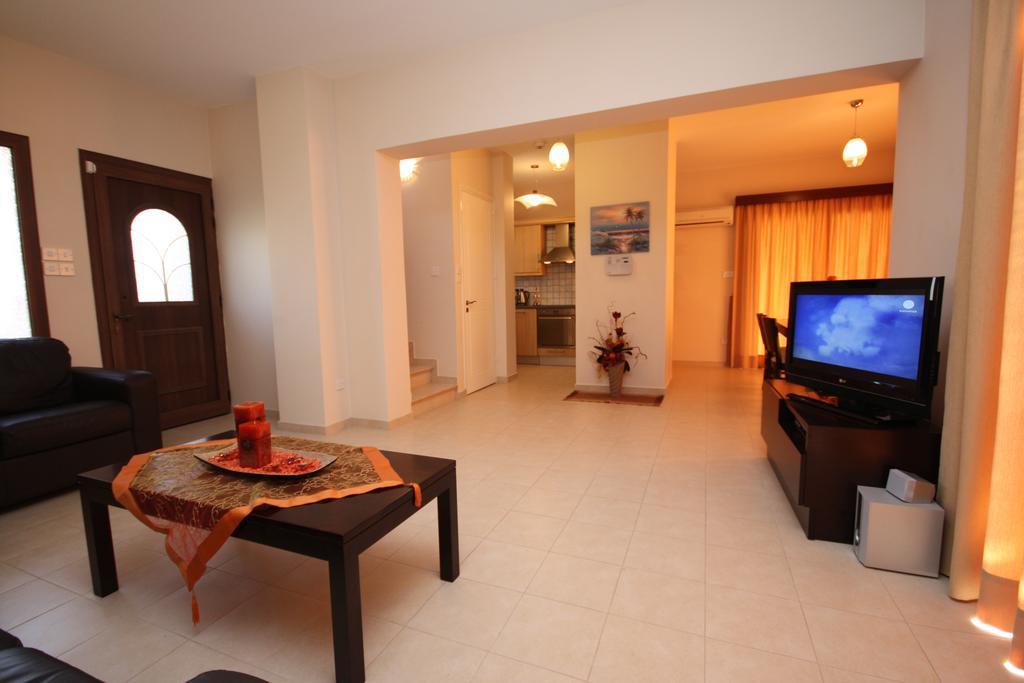 Bay * Pissouri