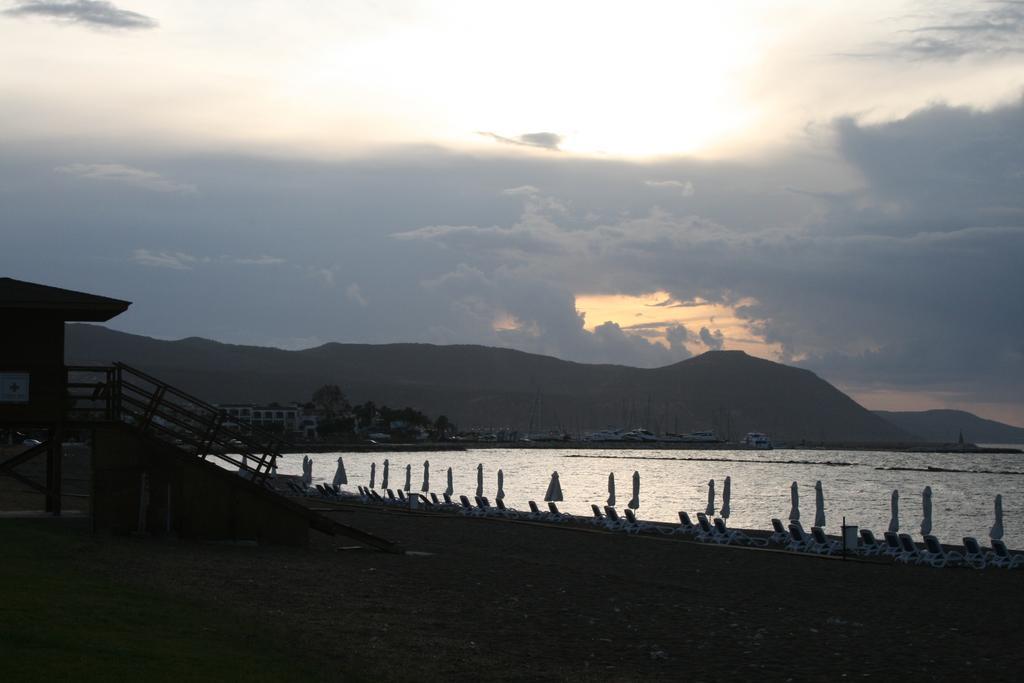 Paradise Latchi Villa *