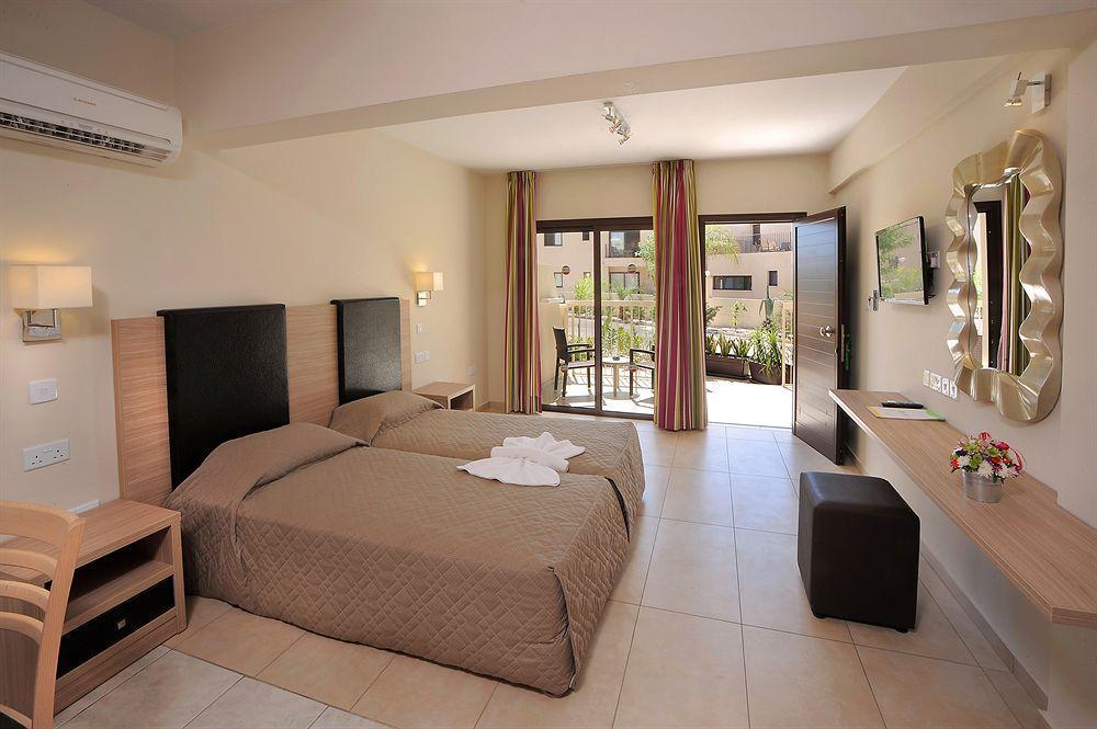 Hotel Nelia Gardens 4*