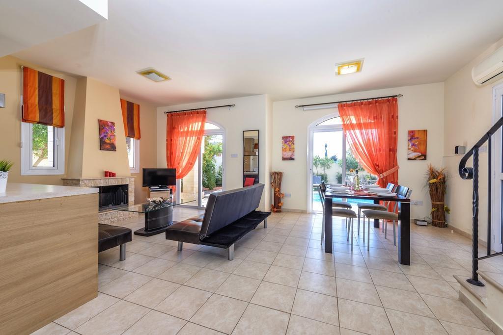 Villa Chloe Villa *