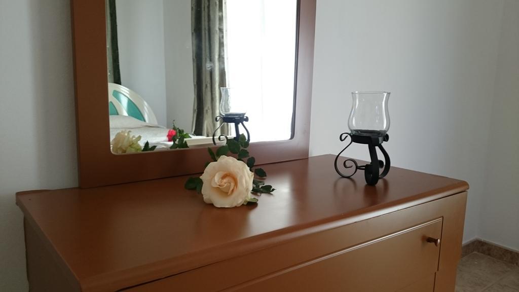 Maritsa's Roses Pomos