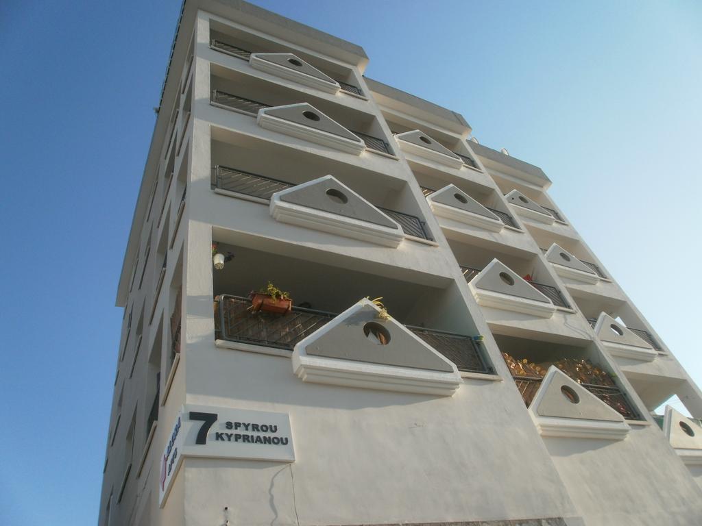 Alora Lárnaca