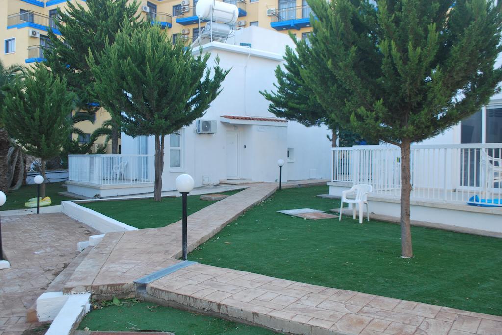 Apartment Flisvos Beach