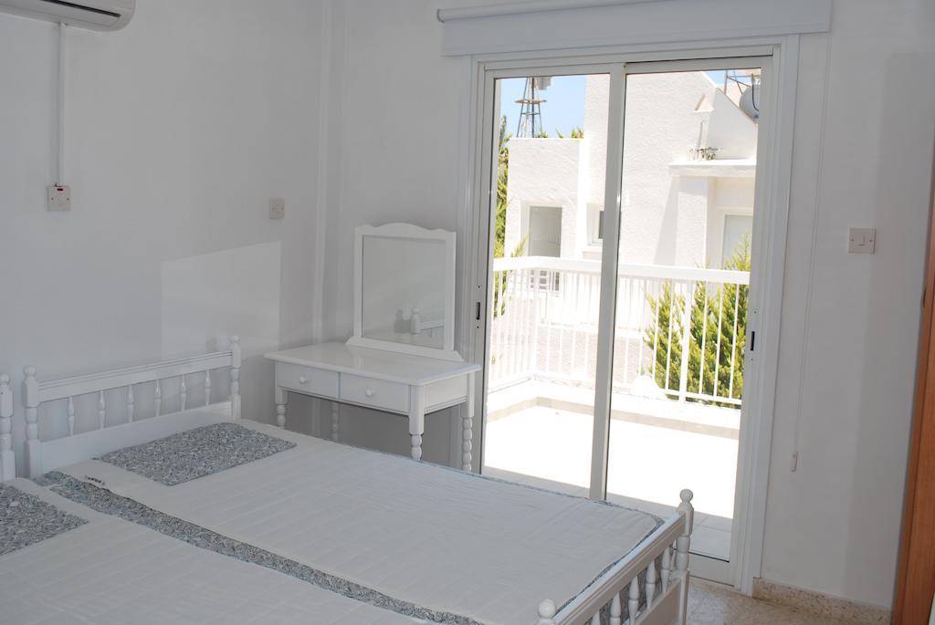 Apartment Flisvos Beach *