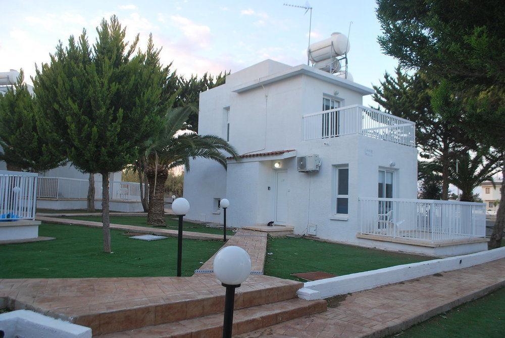Flisvos Beach Apartment *