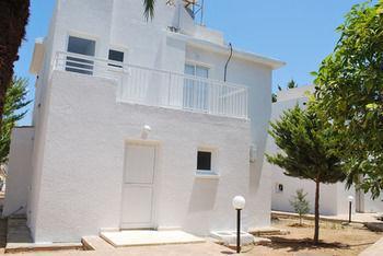Flisvos Beach Apartment