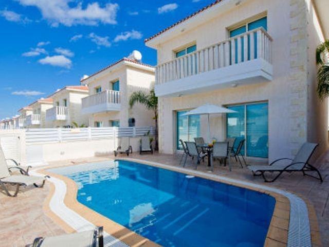 Amadora Luxury Villas *