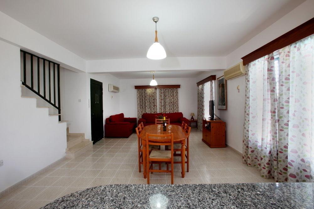 Kotsias Corallia * Coral Bay