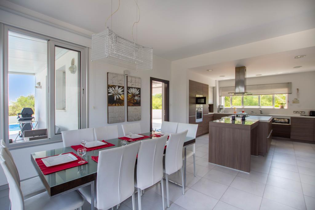 Akefalou Bay Villa