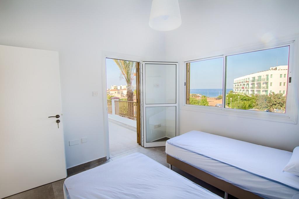 Fig Tree Bay 2 *