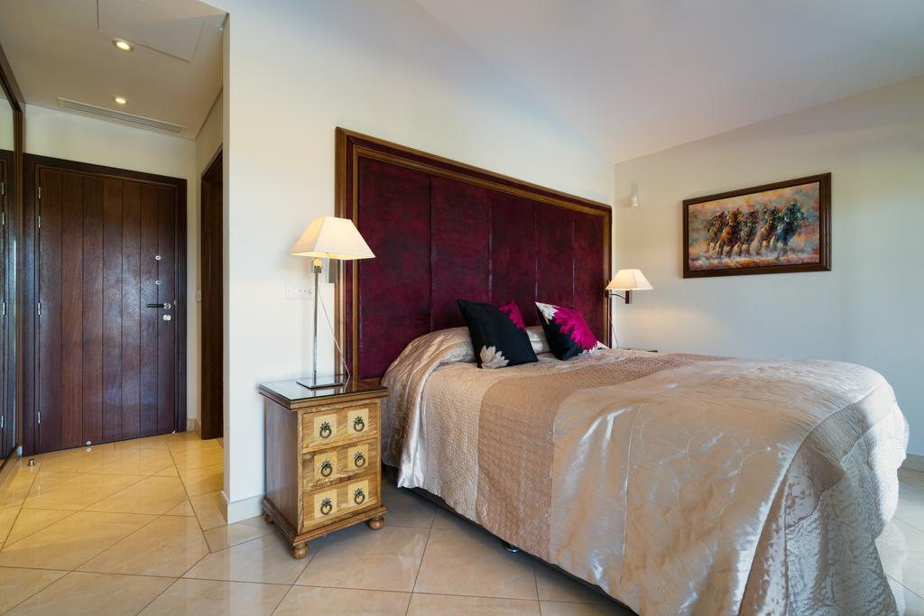 Villa 5 Bedroom Villa Rio With Large Private Pool And Hot Tub, Aphrodite Hills Resort