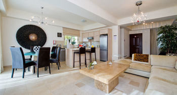 Amadora Luxury Villas *