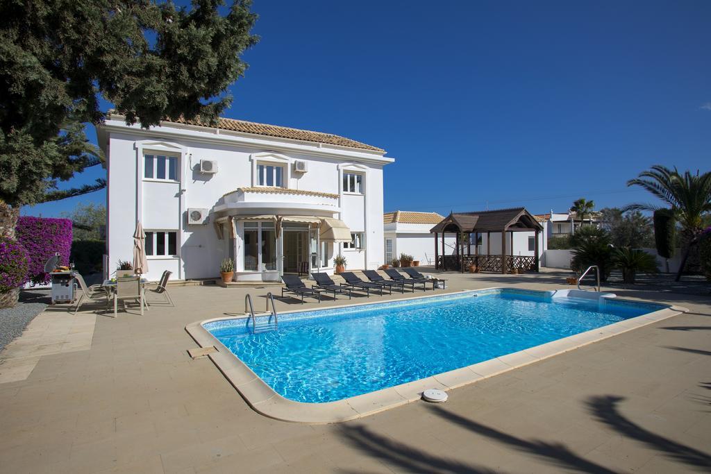 Villa Georgia Pernera