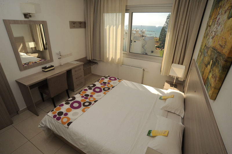 Aparthotel Frixos