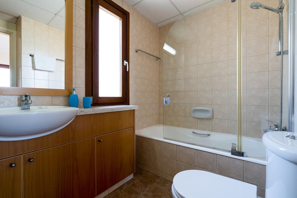 2 Bedroom Kornos With Private Pool And Golf Views, Aphrodite Hills Kouklia