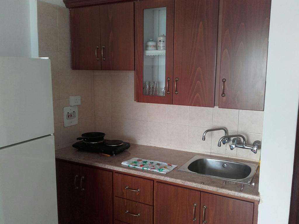 Palm Sea Beach Holiday Suites And Appartement Larnaca