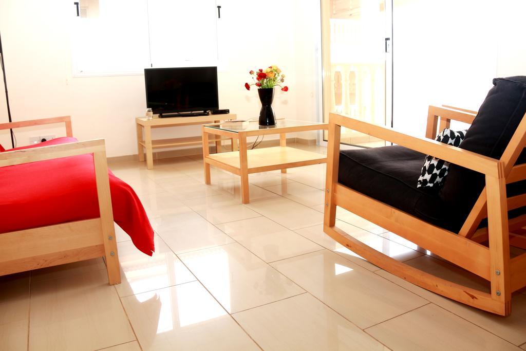 Photothea Apartment *
