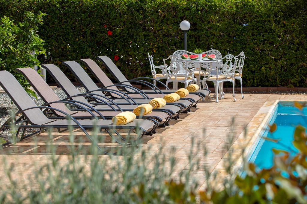Villa Blue Palms