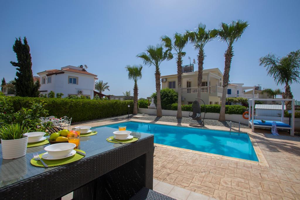 Villa Blue Palms *