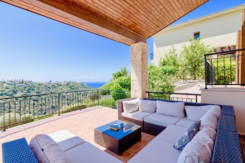 4 Bedroom Helidoni With Private Infinity Pool, Aphrodite Hills Villa *