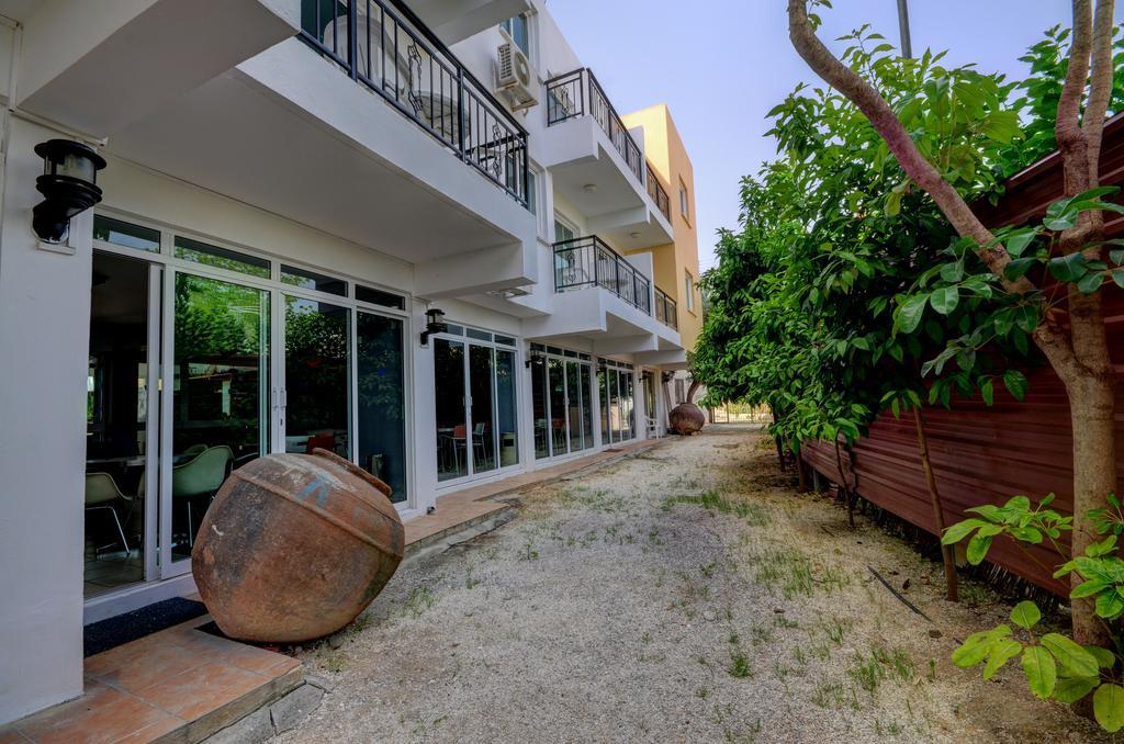 Renos Aparthotel 2*