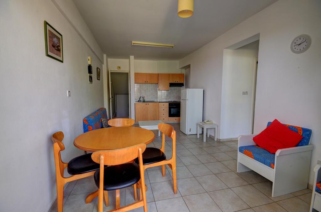 Aparthotel Renos 2*