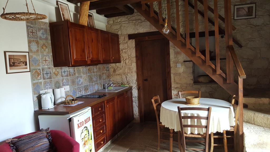 Michalis Anoyia Traditional Stonehouse Kathikas