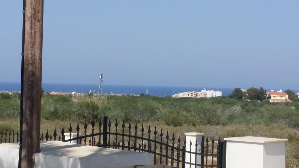 Noufaro Luxury Villa Pernera