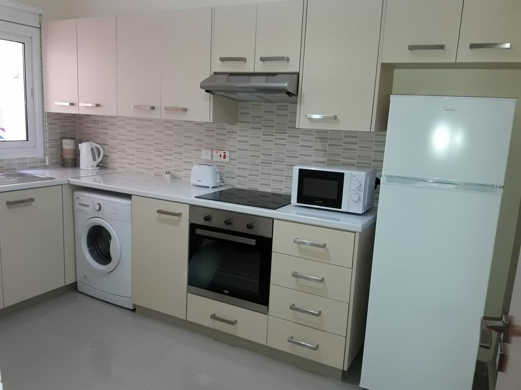 32 Hill Court Apartment *