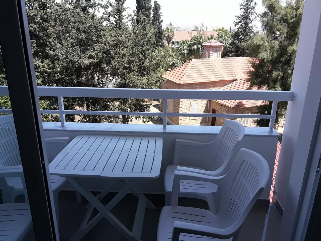 32 Hill Court Apartment *