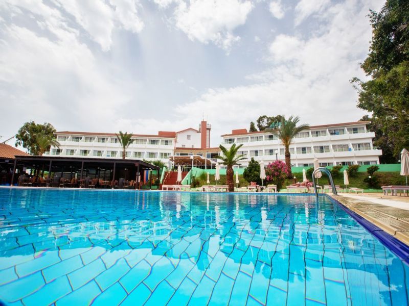 Adelais Bay 3*