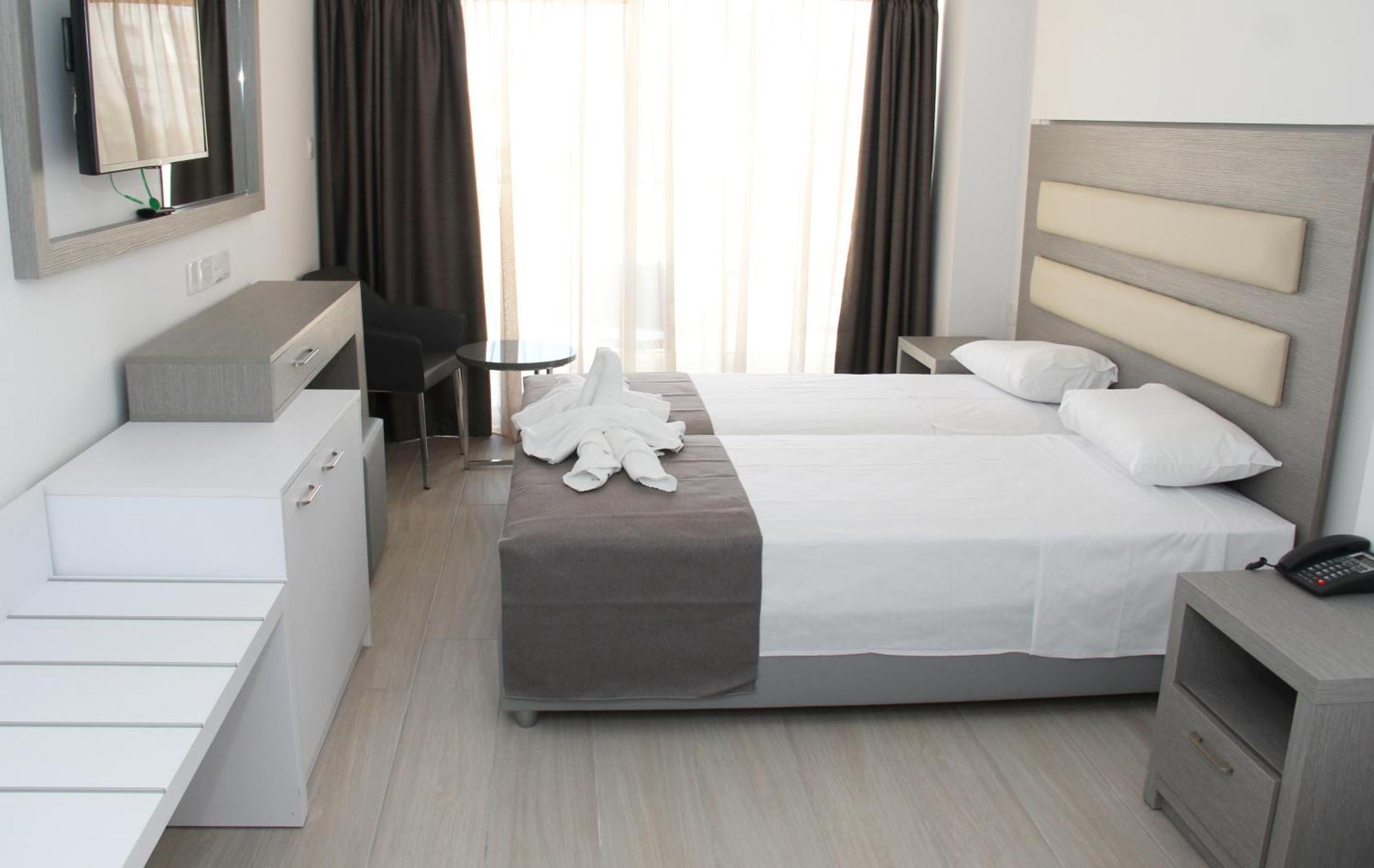 Captain Pier Hotel Protaras