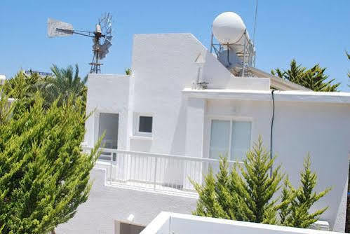 Flisvos Beach Apartment *