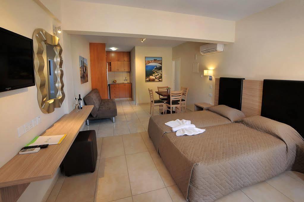 Hotel Nelia Gardens 4*