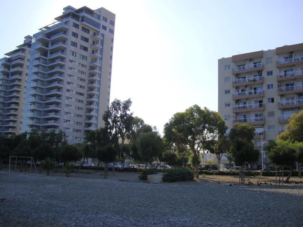 Kanika Sea Forum No. 106 Apartment *
