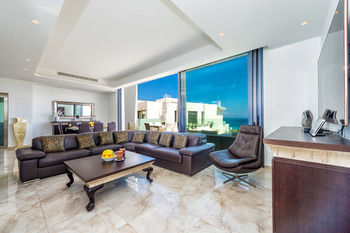 Lombardi Villa Protaras
