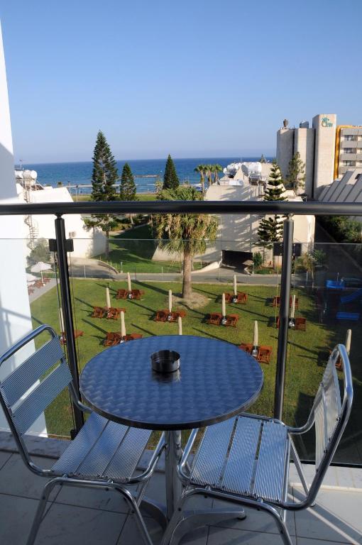 Frixos Aparthotel Larnaca