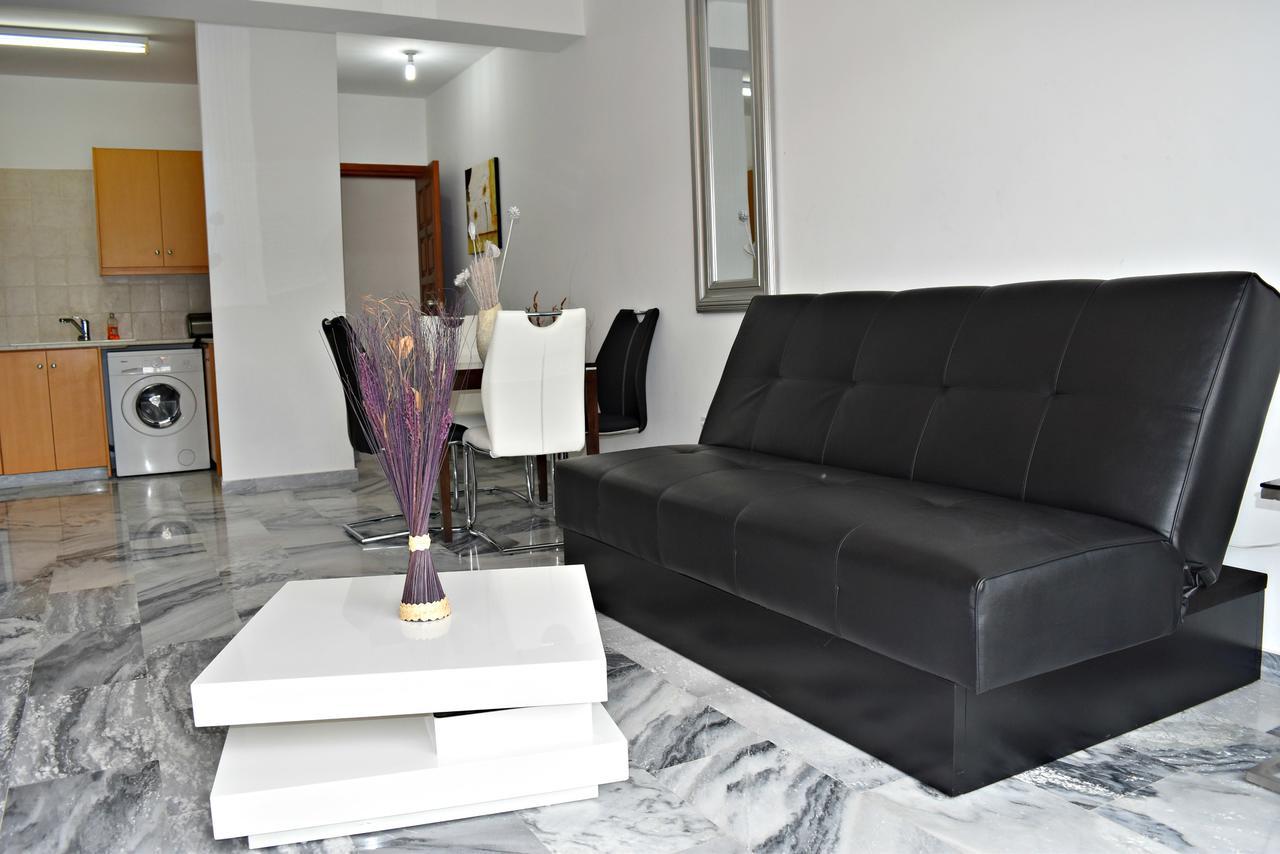 Apartment 1 Bedroom - Private Heated Jacuzzi - Large Communal Pool