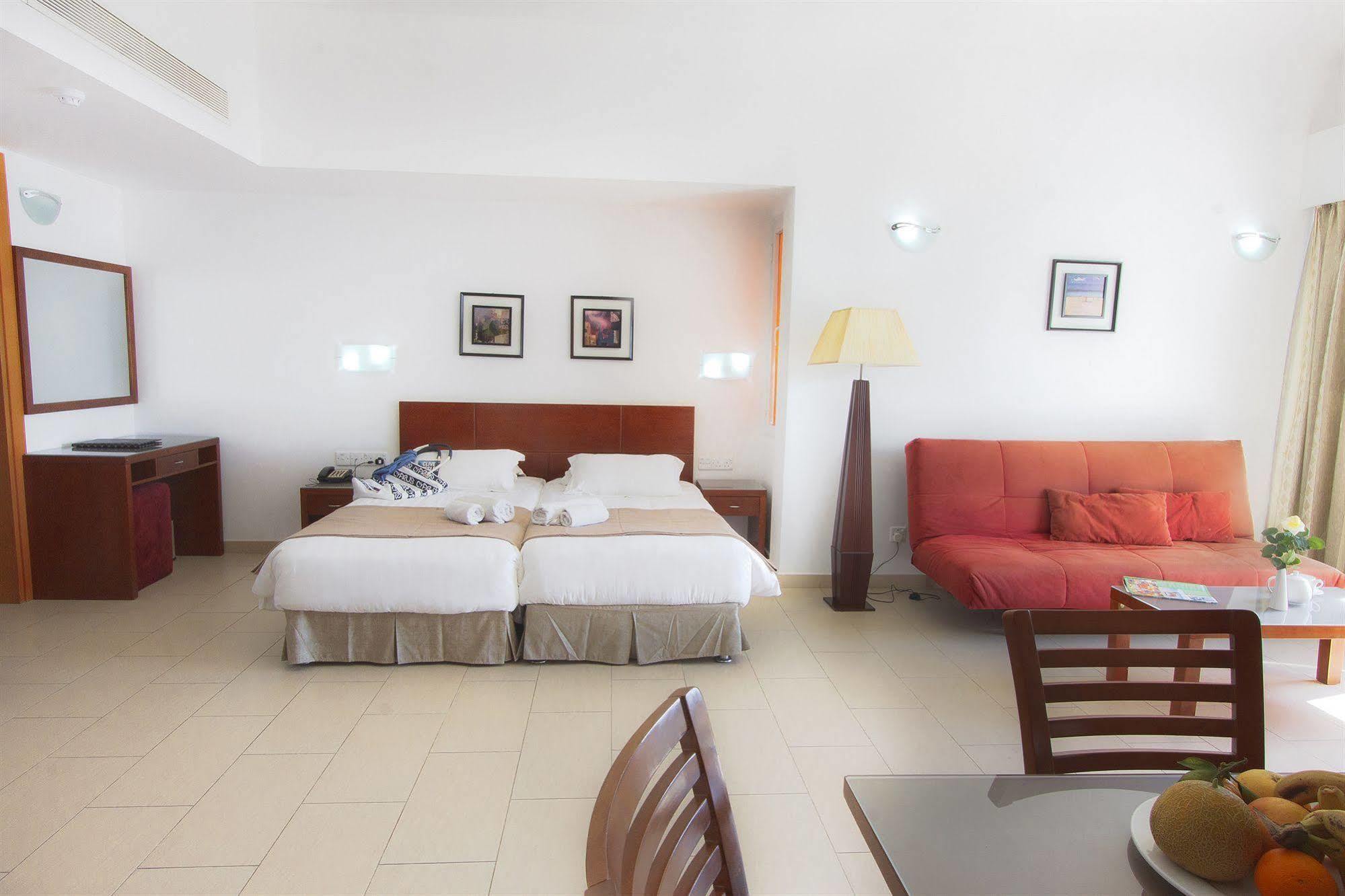 Theo Sunset Bay 4* Kissonerga
