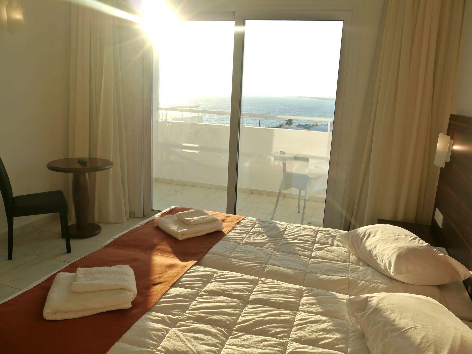 Hotel Theo Sunset Bay 4*