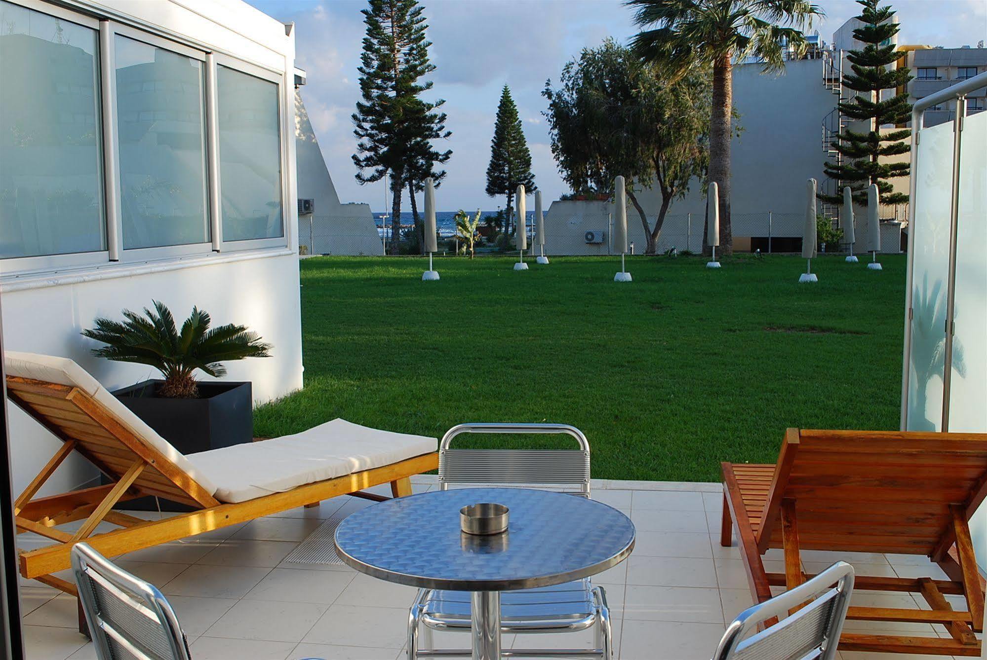 Aparthotel Frixos Larnaca